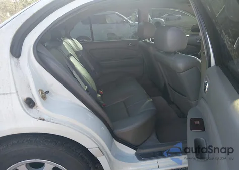 1999 Infiniti I30 Limited/Standard/Touring из США, поврежденный, VIN JNKCA21A9XT773473